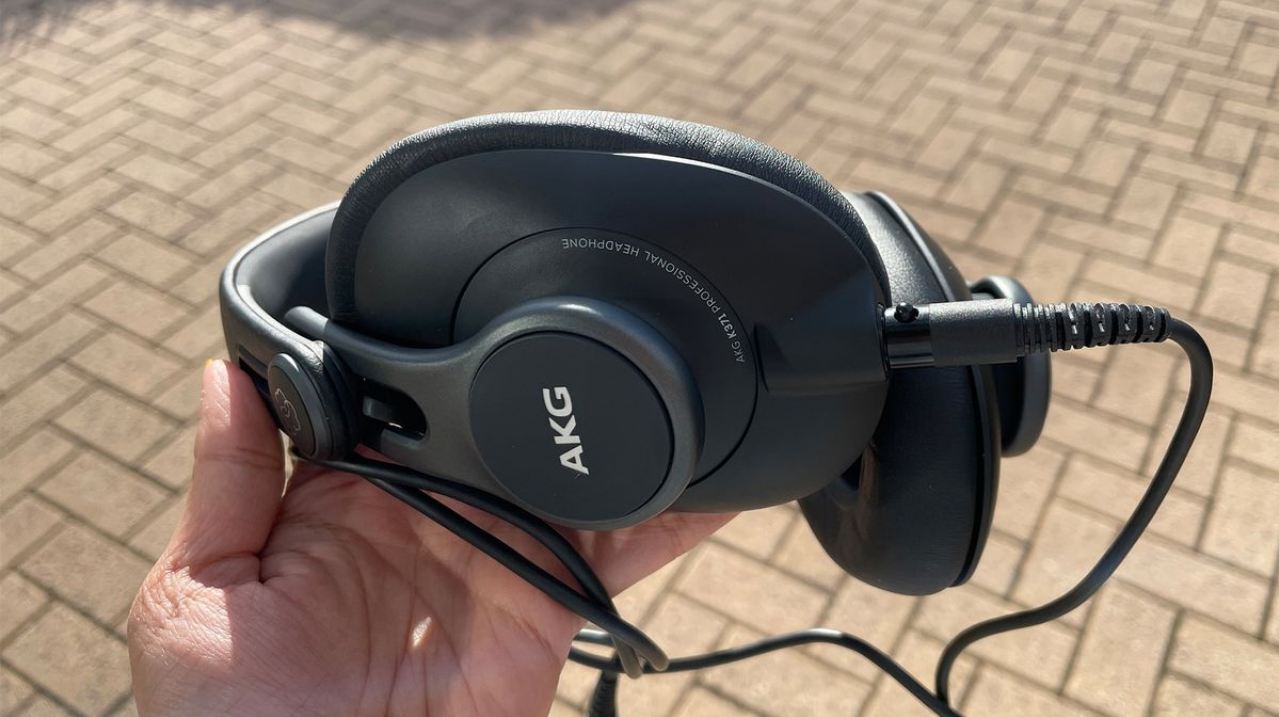 AKG K371, An In-Depth Look at the Popular Over-Ear Headphones