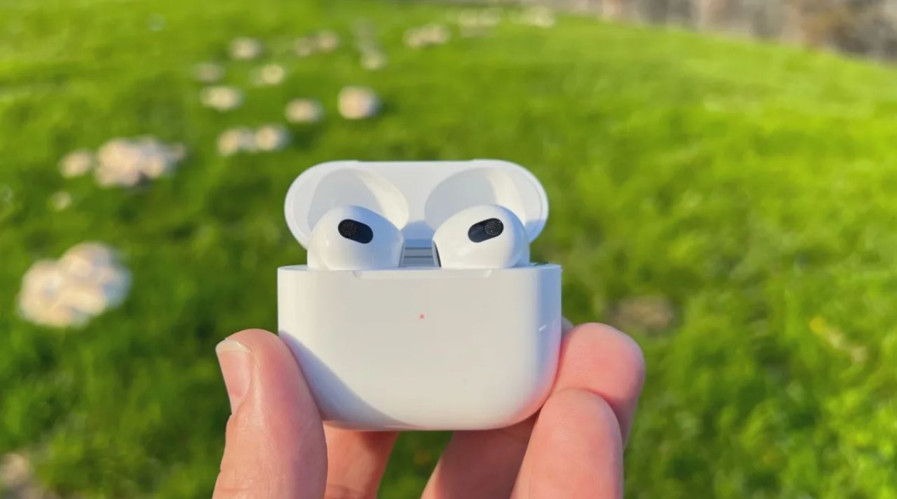 Apple AirPods (3rd Generation), A Comprehensive Review and Buyer's Guide