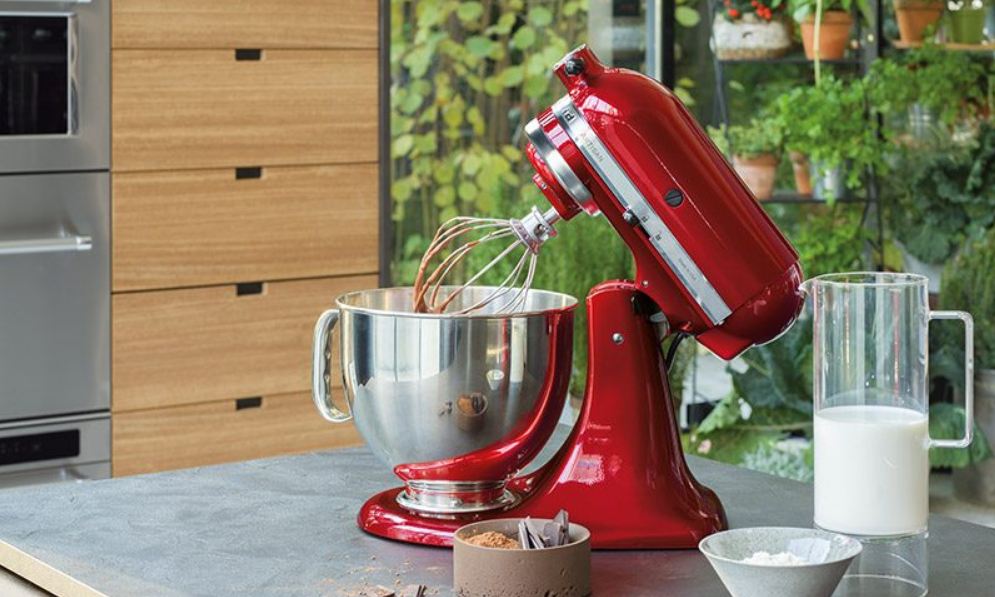 The Ultimate Guide to Stand Mixers, Choosing the Perfect Kitchen Companion for Your Baking Needs