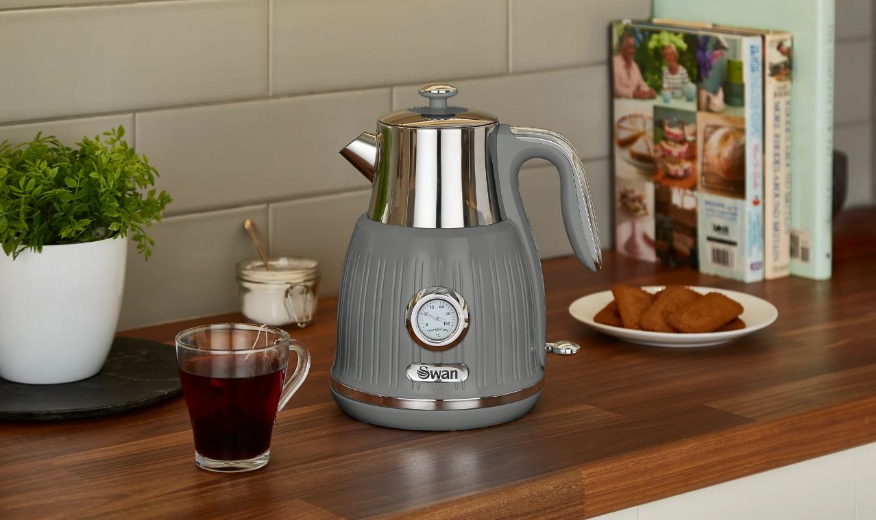 Swan Retro Kettle, A Nostalgic Journey to Perfect Brewing