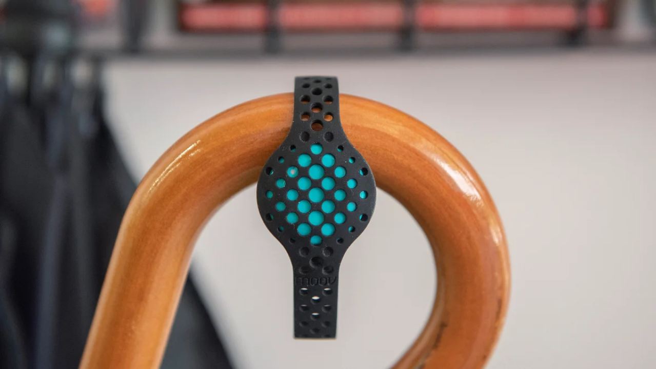Moov Now Fitness Tracker: Your Personal Fitness Coach on Your Wrist - Amazing Gadgets Outlet