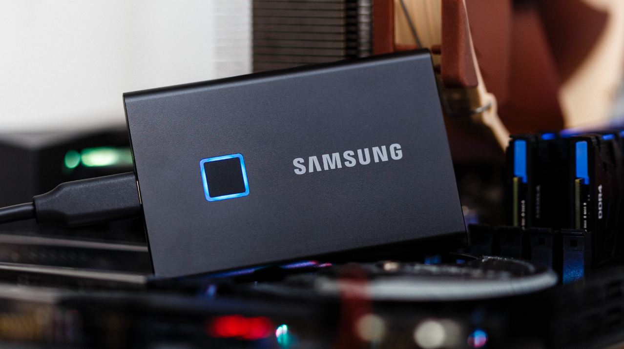 Samsung T7 Touch Portable SSD: A Comprehensive Guide to Unmatched Performance and Security - Amazing Gadgets Outlet