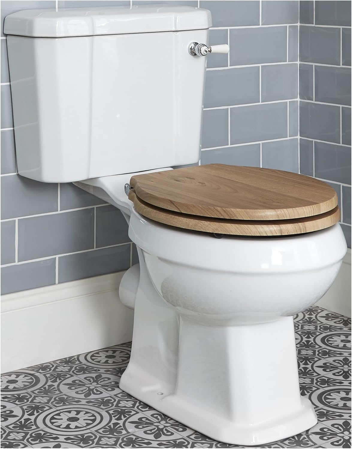 Milano Richmond - Traditional White Ceramic Close Coupled Toilet WC Pan and Cistern - Warm Oak Wooden Seat.