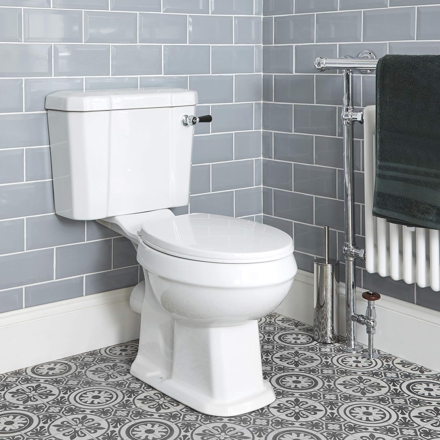 Milano Richmond - Traditional White Ceramic Close Coupled Toilet WC Pan and Soft Close Seat - Black Flush Lever.