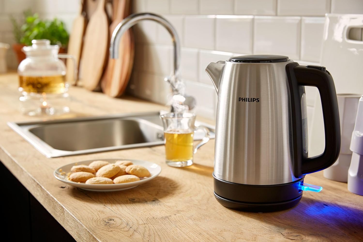 Philips Electric Kettle - 1.7L Capacity with Spring Lid and Indicator Light, Stainless Steel, Pirouette Base (HD9350/92), Silver - Amazing Gadgets Outlet
