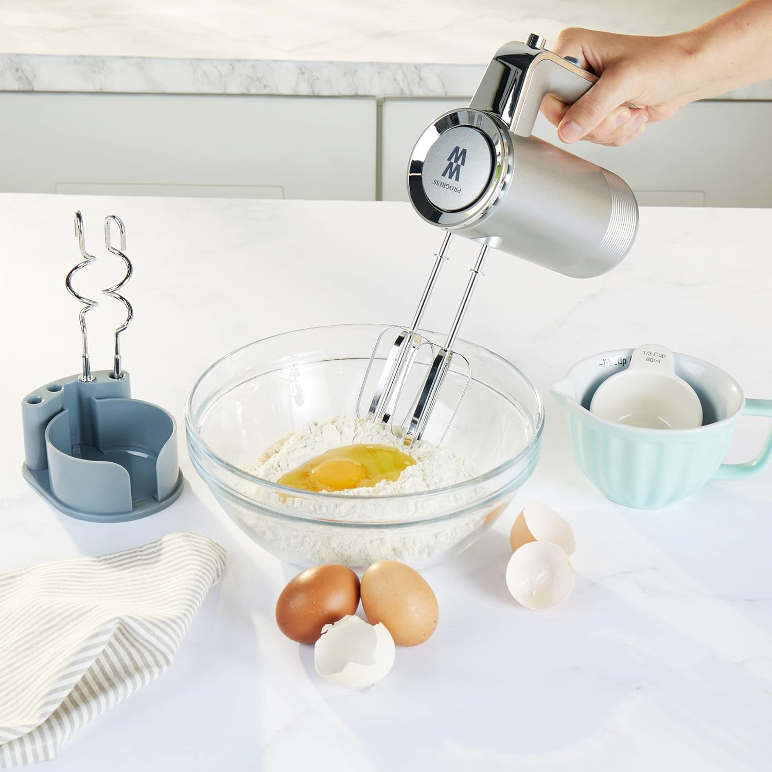 Progress by WW EK5250WW Hand Mixer, Easy - Store, Dough Hooks & Mixing Beaters, 5 Speed Settings, Baking/Cooking, Whisk, Bread, Muffins, Salad Dressings, Omelettes, Storage Base Included, 300 W - Amazing Gadgets Outlet