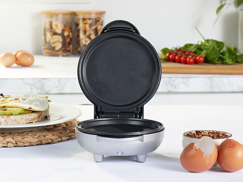 Progress by WW EK5312NWW Mini Snack Maker, Electric Grill, Non - Stick, Pancakes, Cookies, Eggs, Omelettes, Power/Ready Indicator Lights, 2 Min Preheat, Compact 11.5 cm Plate Size, 550 W - Amazing Gadgets Outlet