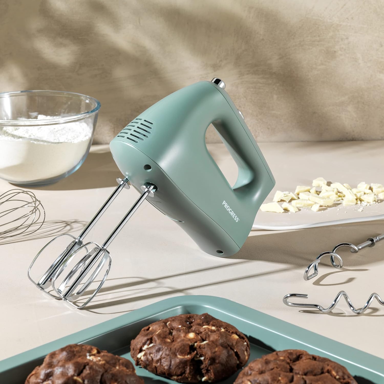 Progress EK5233PTEAL Go Bake! Hand Mixer – Electric Baking Whisk with 5 Speed Settings, 2 Stainless Steel Mixing Beaters & Dough Hooks, Cake Mixer with Eject Function for Easy Cleaning, 250W, Teal - Amazing Gadgets Outlet