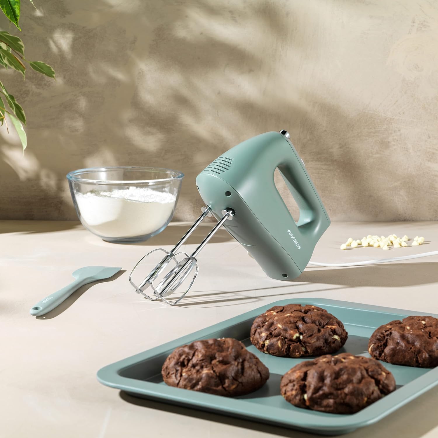 Progress EK5233PTEAL Go Bake! Hand Mixer – Electric Baking Whisk with 5 Speed Settings, 2 Stainless Steel Mixing Beaters & Dough Hooks, Cake Mixer with Eject Function for Easy Cleaning, 250W, Teal - Amazing Gadgets Outlet