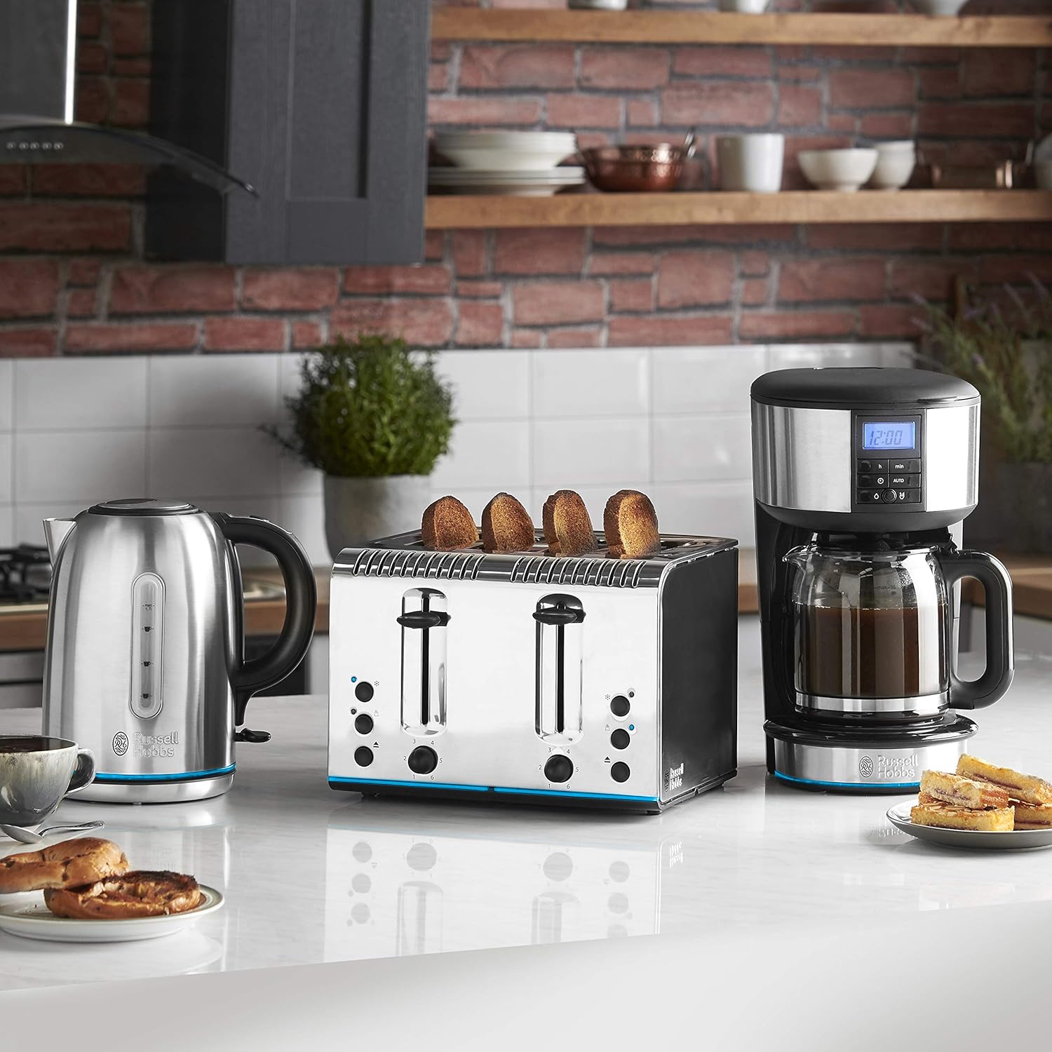 Russell Hobbs 4 Slice Buckingham Toaster with Fast toast technology - (Blue light strip indicates toasting, Independent & Extra wide slots, 2400W, Polished & Brushed Stainless Steel) 20750 - Amazing Gadgets Outlet