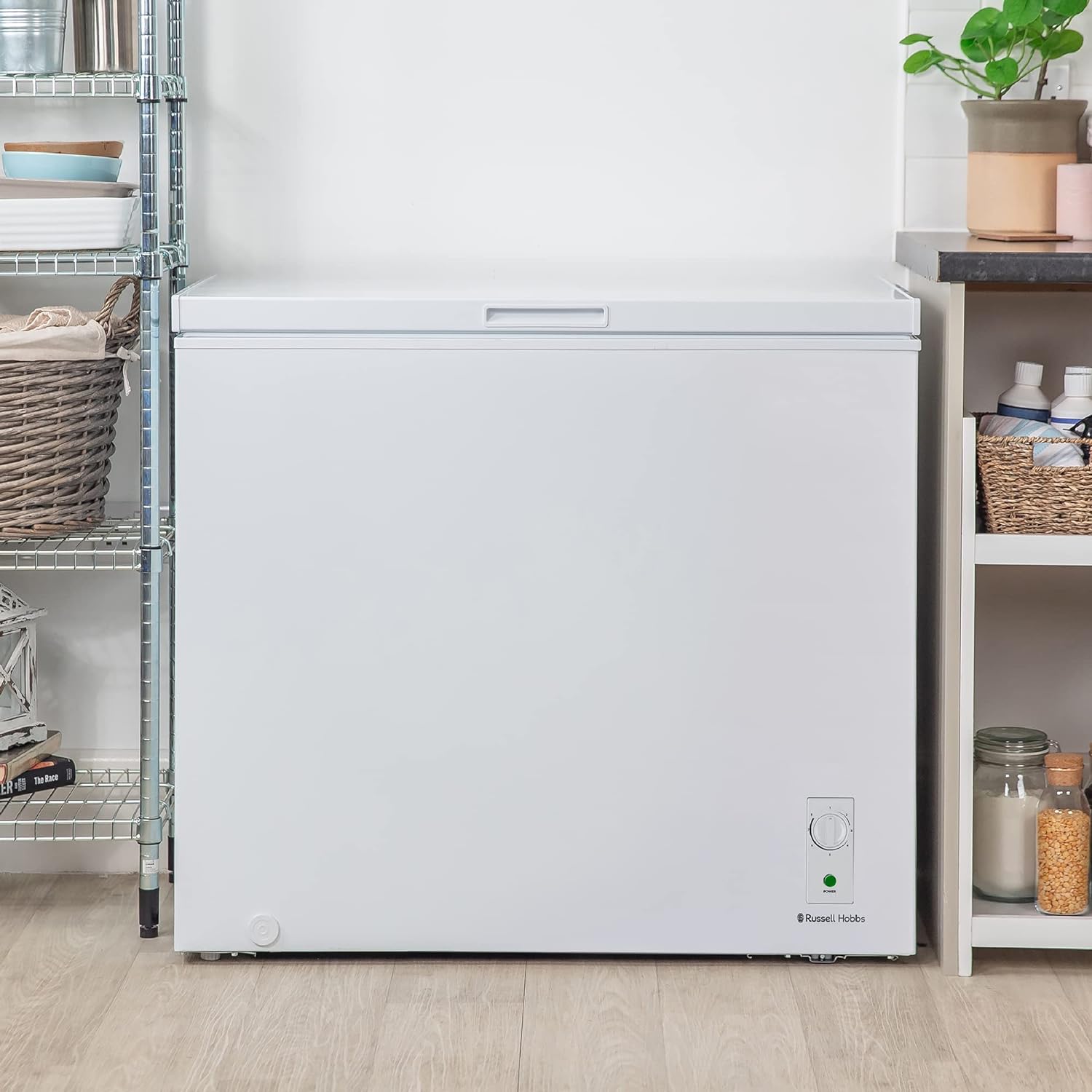 Russell Hobbs RH198CF3003 198L Freestanding White Chest Freezer with 5 Year Warranty, Adjustable Thermostat, 4 Star Freezer Rating & Suitable for Outbuildings & Garages - Amazing Gadgets Outlet