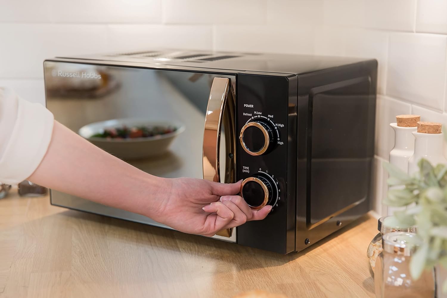 Russell Hobbs RHM1727RG 17 Litre 700 W Rose Gold Solo Microwave with 5 Power Levels, 30 Minute Timer, Defrost Setting, Easy Clean - Amazing Gadgets Outlet