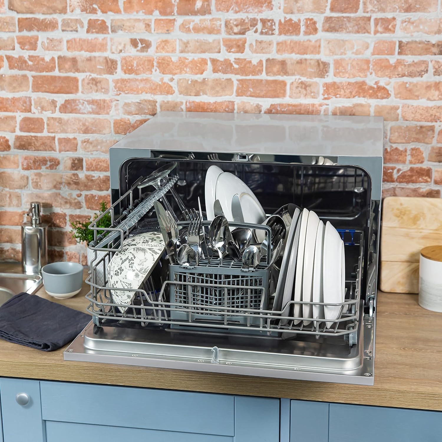 Russell Hobbs RHTTDW6S Freestanding Compact Dishwasher, Eco mode, 6 place settings, Noise level: decibels 52 (Energy Class F), Silver - Amazing Gadgets Outlet