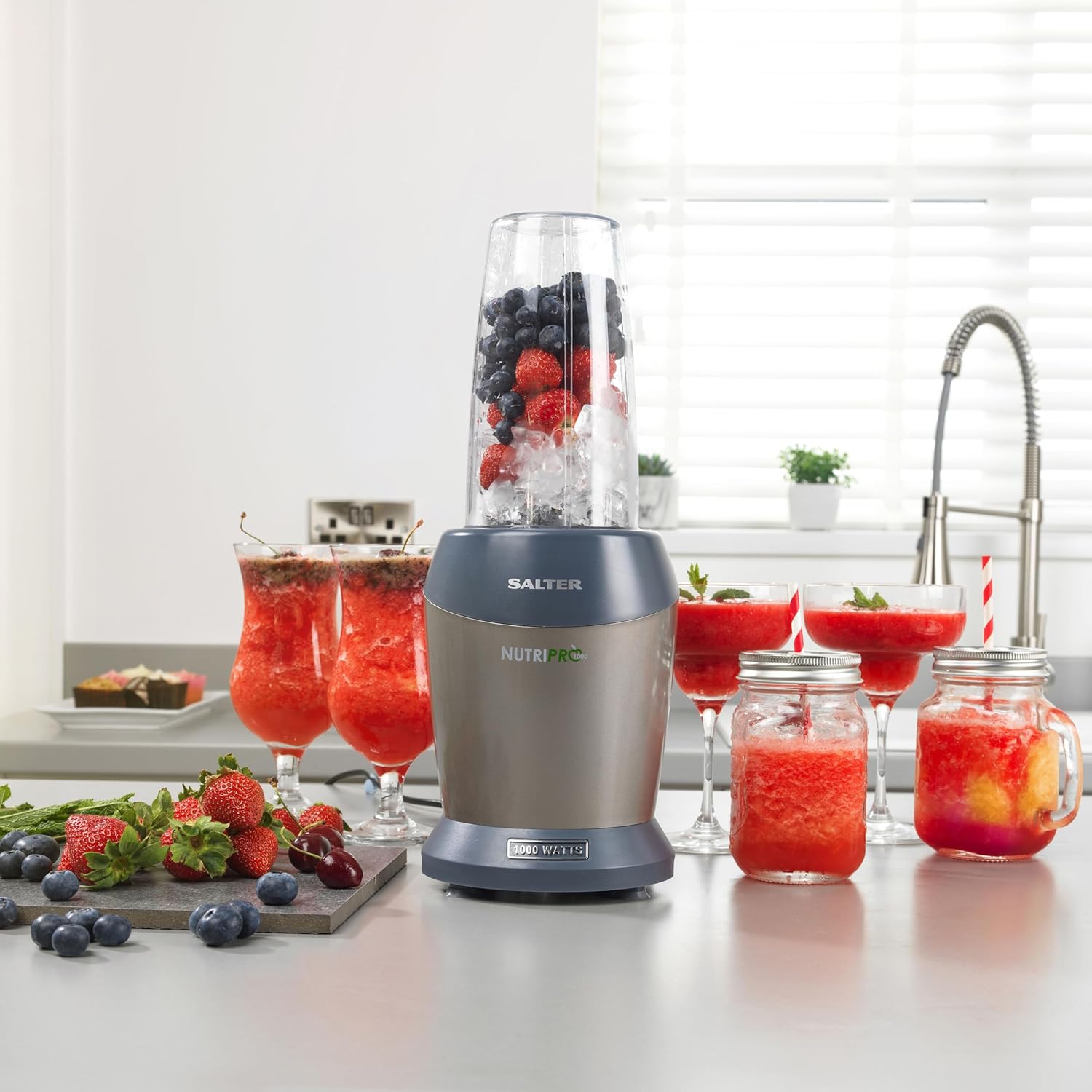 Salter EK2002V4SILVER NutriPro 1000 Blender – Portable Smoothie Maker, Healthy Juicer, Nutrient Extractor, 2 Travel Blending Cups (800ml/1L), Ideal for Soups/Baby Food, Stainless Steel Blade, 1000W - Amazing Gadgets Outlet