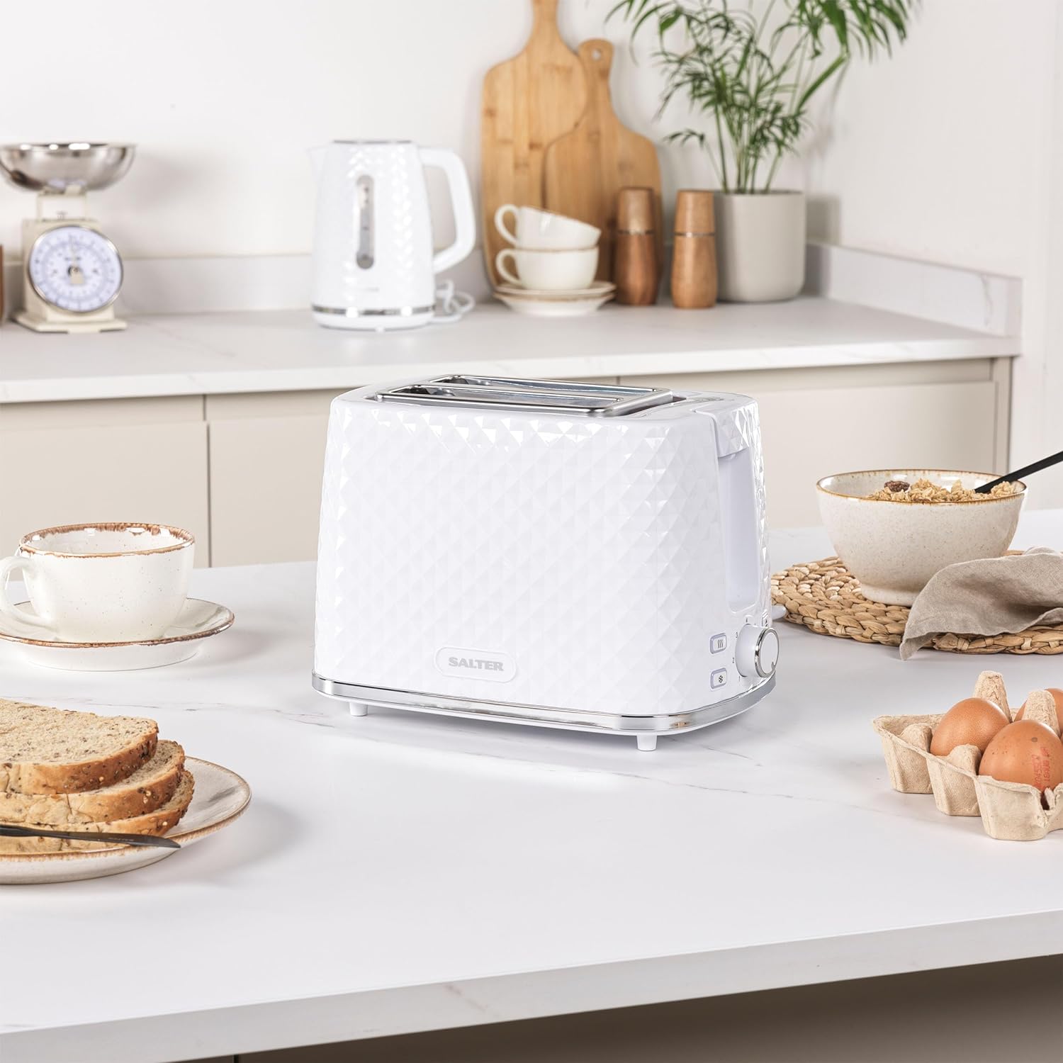 Salter EK5575WH 2 - Slice Glacier Toaster - Wide Toasting Slots, 7 Levels of Variable Browning, Defrost, Reheat and Cancel Functions, Removable Crumb Tray Included, Modern Finish White 930 W,Black - Amazing Gadgets Outlet