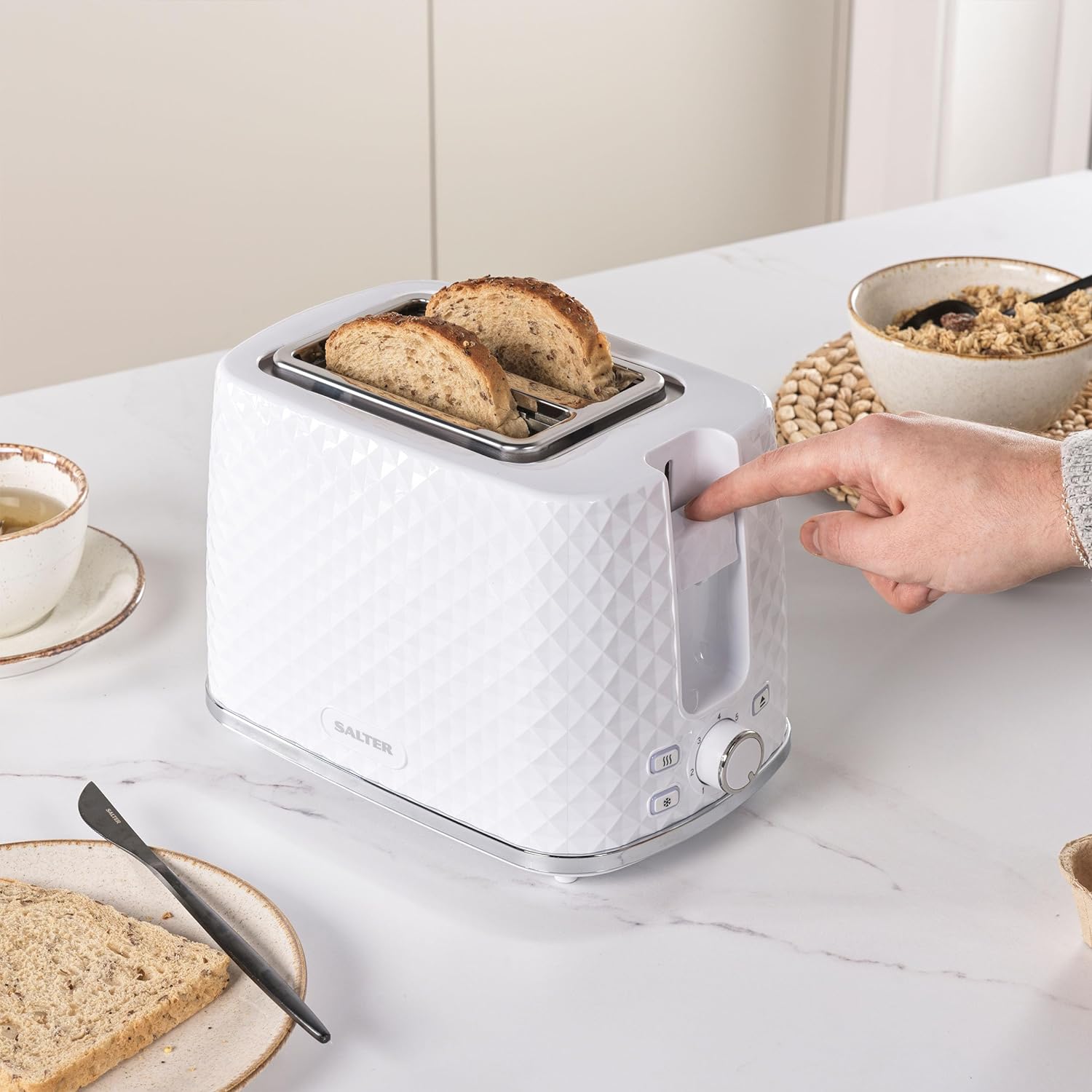 Salter EK5575WH 2 - Slice Glacier Toaster - Wide Toasting Slots, 7 Levels of Variable Browning, Defrost, Reheat and Cancel Functions, Removable Crumb Tray Included, Modern Finish White 930 W,Black - Amazing Gadgets Outlet