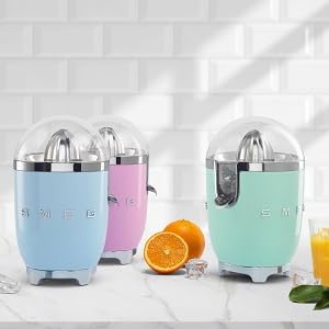 Smeg CJF01CRUK Retro 50's Style Citrus Juicer with Lid, Stainless Steel Reamer and Strainer, Anti - Drip Spout, Cream - Amazing Gadgets Outlet