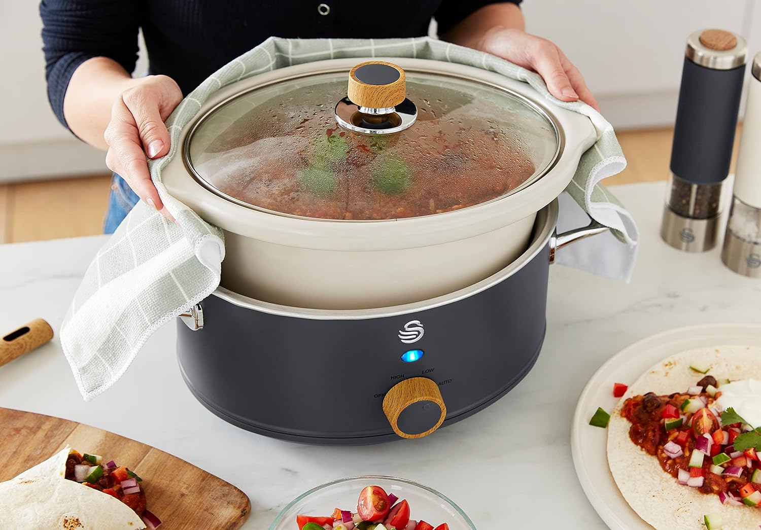 Swan SF17021GRYN Nordic Slow Cooker with 3 Temperature Settings, Keep Warm Function, 3.5L, 200W, Grey - Amazing Gadgets Outlet