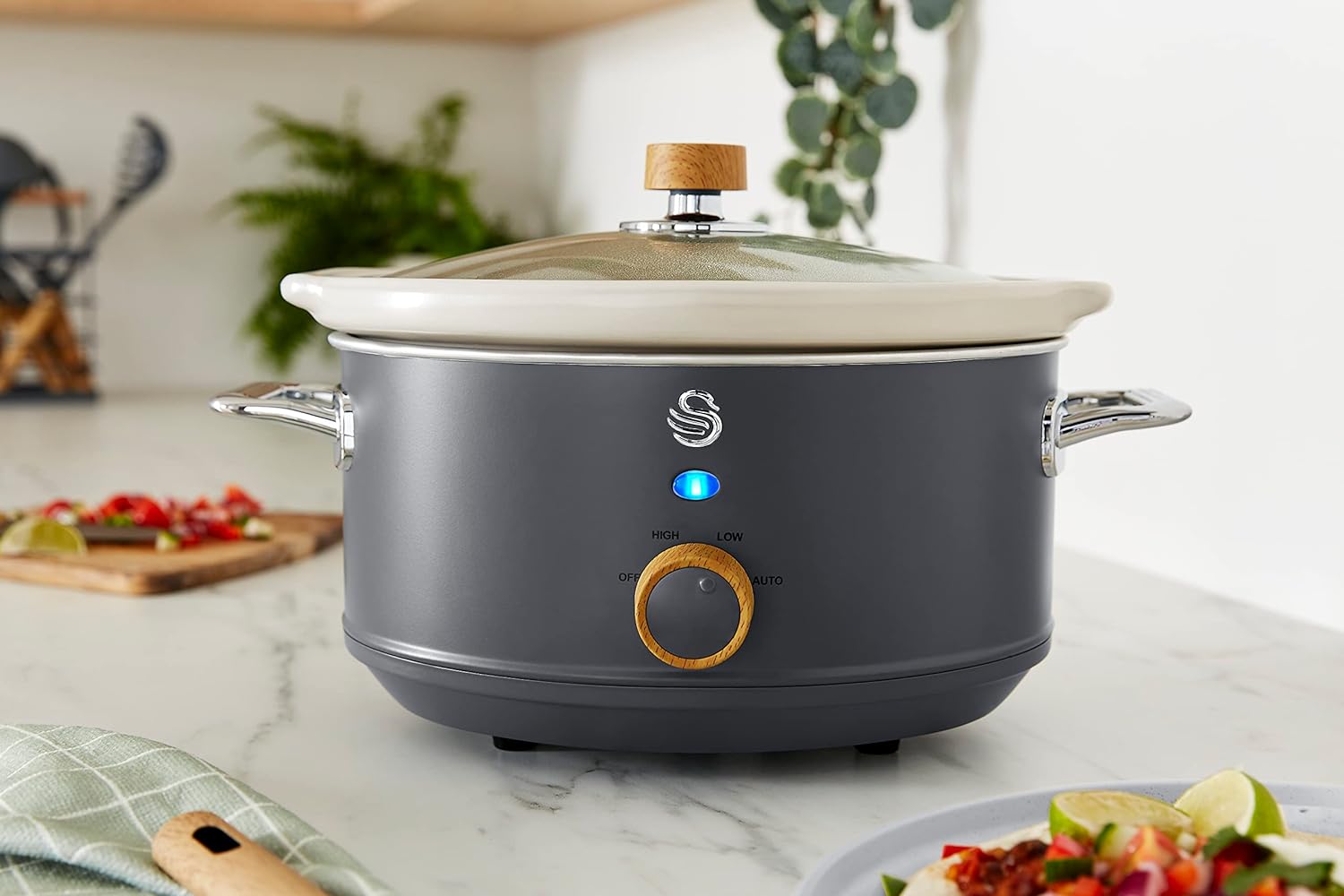 Swan SF17021GRYN Nordic Slow Cooker with 3 Temperature Settings, Keep Warm Function, 3.5L, 200W, Grey - Amazing Gadgets Outlet