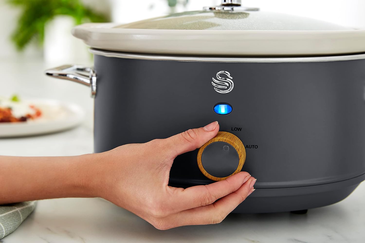 Swan SF17021GRYN Nordic Slow Cooker with 3 Temperature Settings, Keep Warm Function, 3.5L, 200W, Grey - Amazing Gadgets Outlet