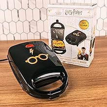 Uncanny Brands Harry Potter Icon Single Sandwich Maker - Make Harry Potter Sandwiches - Kitchen Appliance - UK Plug - Amazing Gadgets Outlet