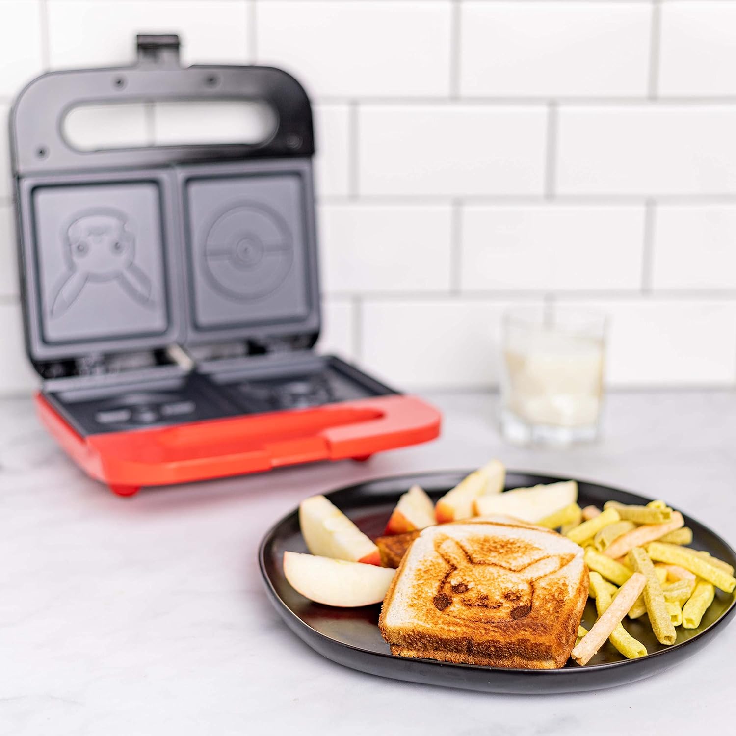 Uncanny Brands Pokemon Grilled Cheese Maker - Make Pokeball and Pikachu Sandwiches - Kitchen Appliance - UK Plug - Amazing Gadgets Outlet