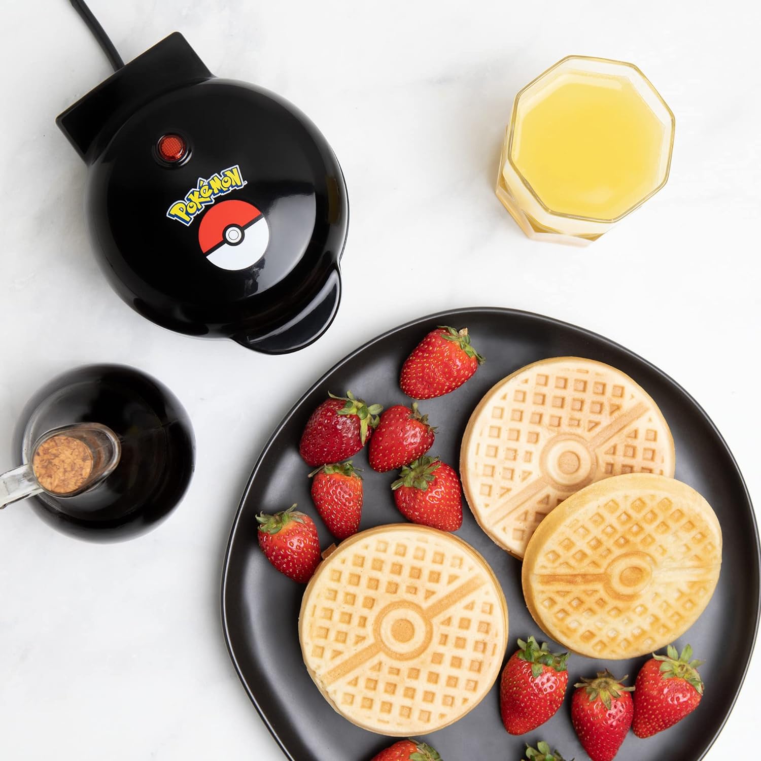 Uncanny Brands Pokemon Pokeball Mini Waffle Maker - Make Breakfast Pokeball Mini Waffles - Kitchen Appliance - UK Plug - Amazing Gadgets Outlet