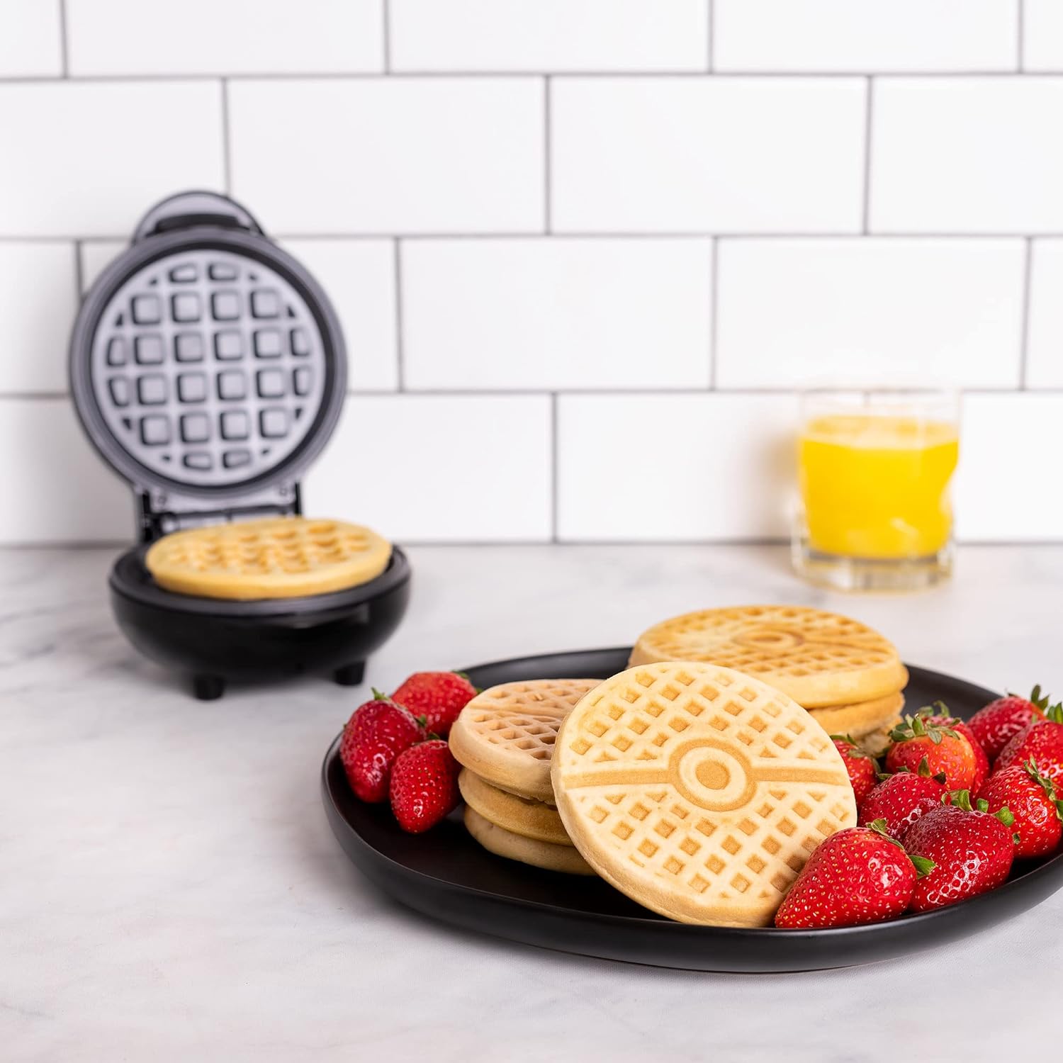 Uncanny Brands Pokemon Pokeball Mini Waffle Maker - Make Breakfast Pokeball Mini Waffles - Kitchen Appliance - UK Plug - Amazing Gadgets Outlet