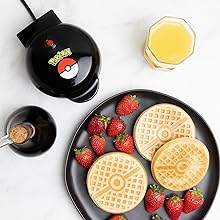 Uncanny Brands Pokemon Pokeball Mini Waffle Maker - Make Breakfast Pokeball Mini Waffles - Kitchen Appliance - UK Plug - Amazing Gadgets Outlet