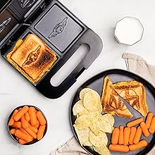 Uncanny Brands Star Wars Mandalorian Grilled Cheese Maker - Make Mando and Grogu Toasted Sandwiches - Lunch - Breakfast Kitchen Appliances - UK Plug - Amazing Gadgets Outlet