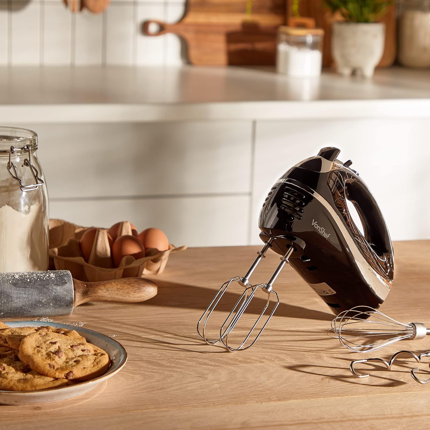 VonShef Hand Mixer Electric Whisk – Food Mixer for Baking with 5 Speeds, 300W, 2 Stainless Steel Beaters, 2 Dough Hooks & Balloon Whisk, Easy Clean, Turbo Boost, Eject Button, Compact – Black - Amazing Gadgets Outlet